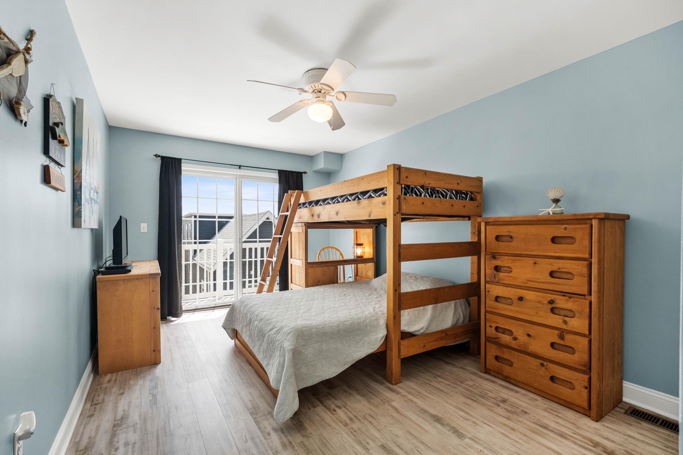 Bedroom with a bunk bed and balcony, Seaside Heights rental